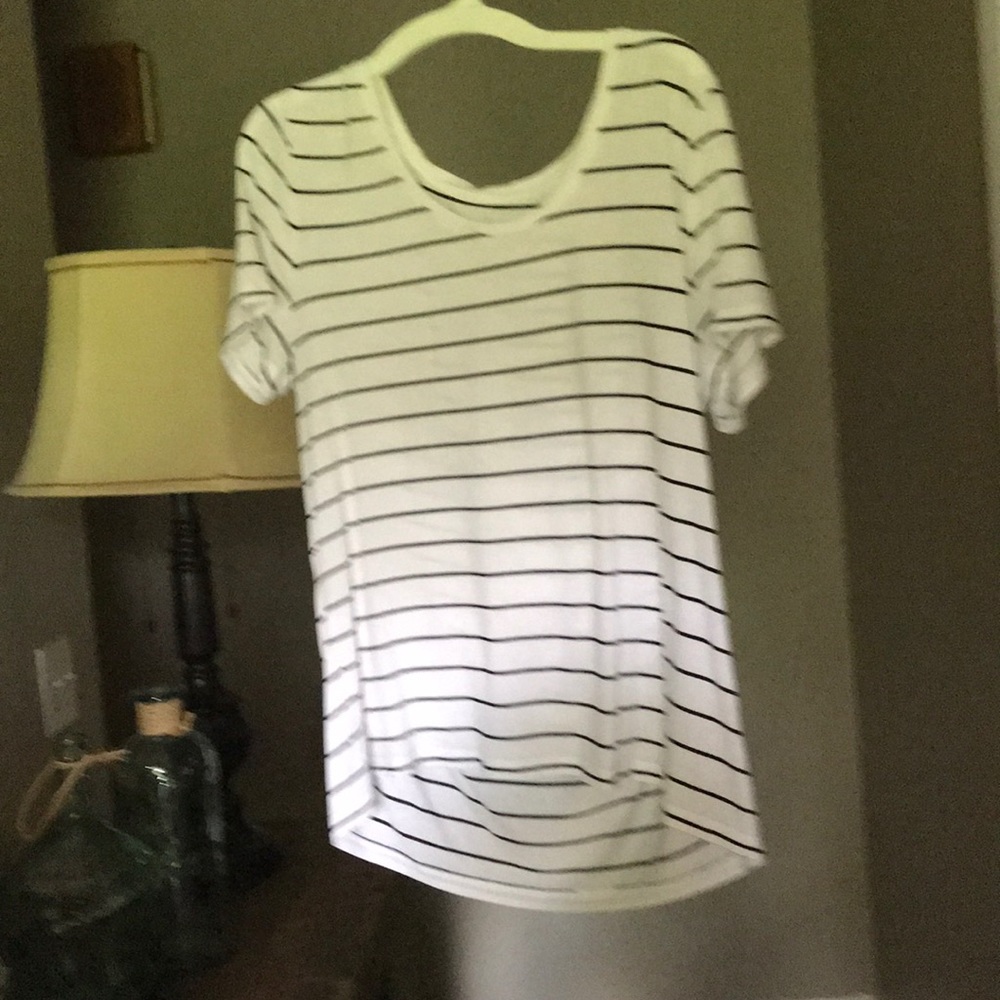 Black and white causal shirt